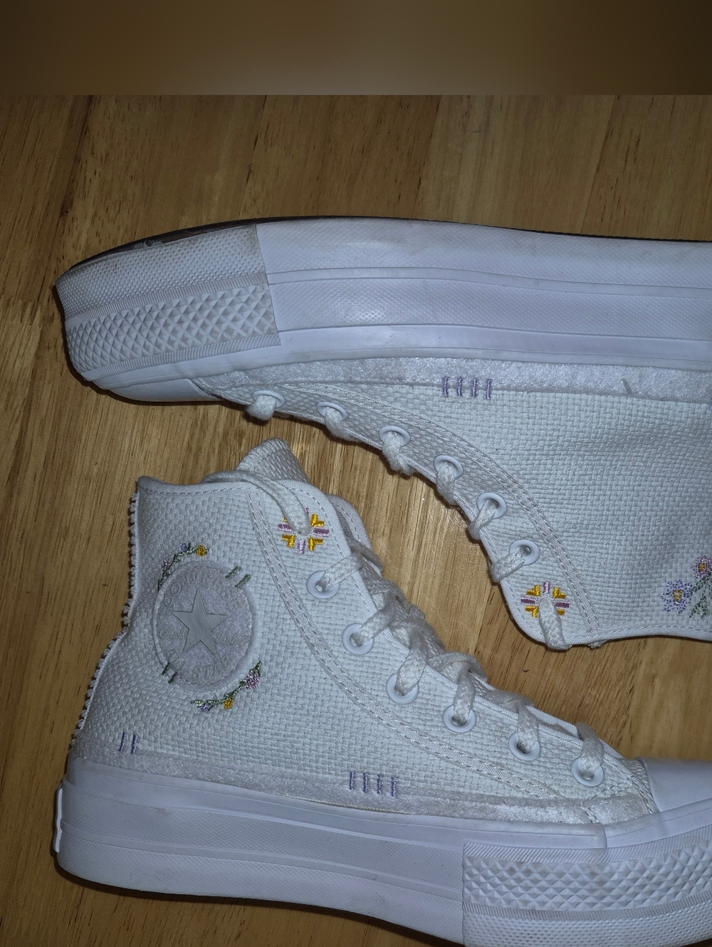 Converse Chuck Taylor All Star Lift Platform High Tops Floral Embroidered Size 7